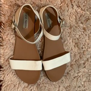 dina sandal